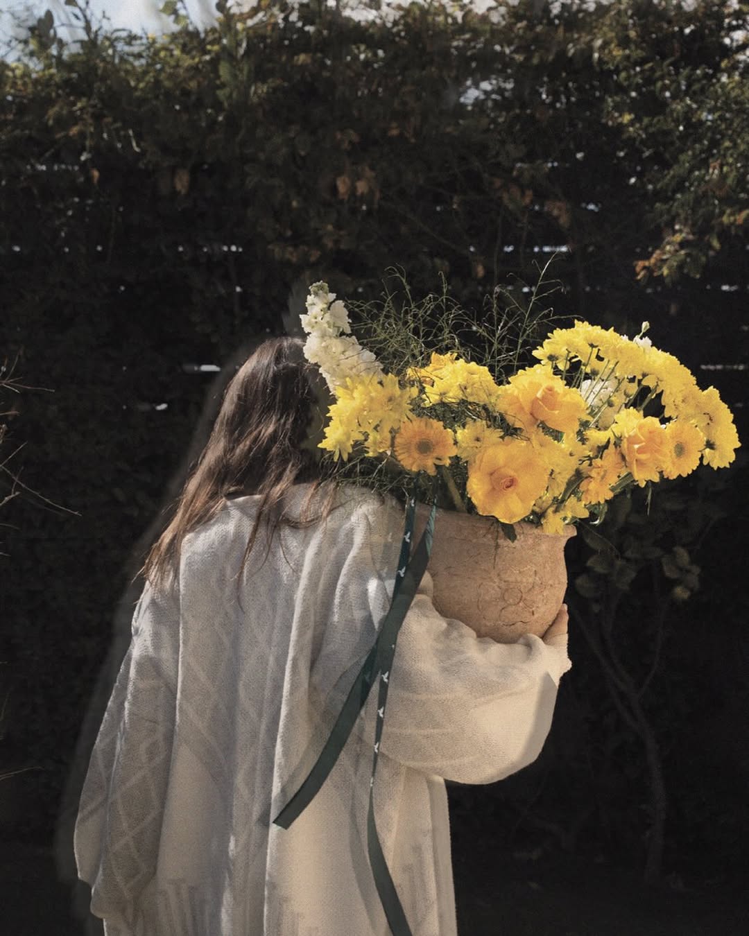 Colección de floreros de cerámica artesanal en tonos tierra